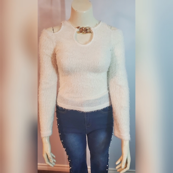 NWOT White cold shoulder gold chain fluffy sweater - Picture 3 of 7